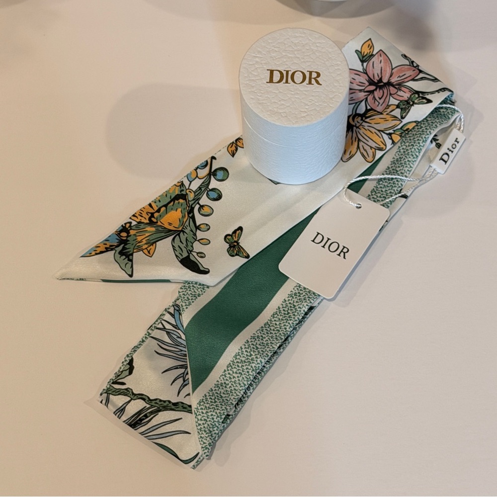 GWP Dior Beauty Green Floral Twilly W/TUBE BOX 38” x 2.5”